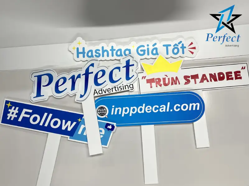 In hashtag cầm tay