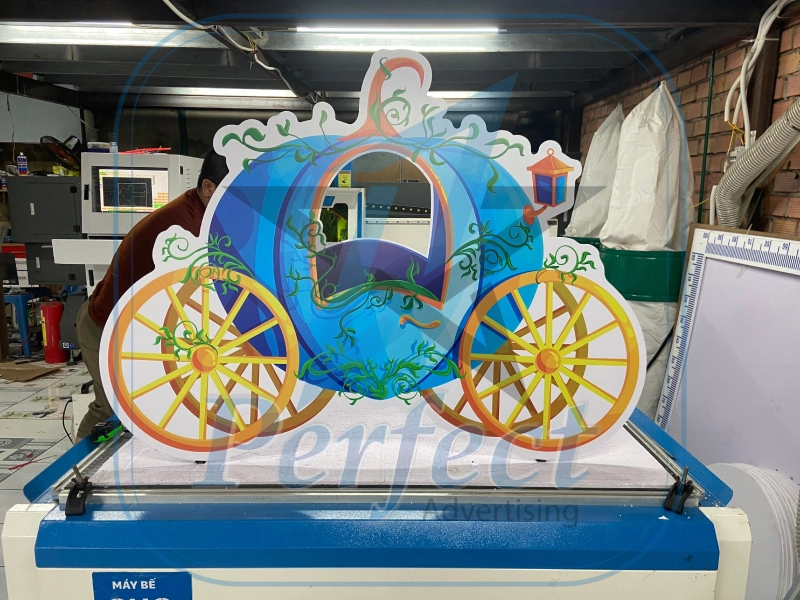 In standee mô hình 1 mặt tại Perfect