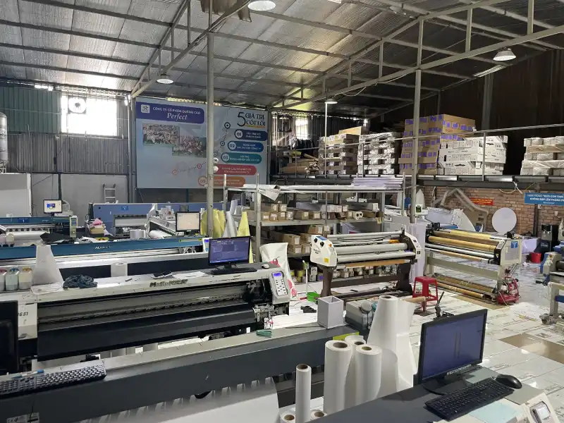 Công ty cung cấp dịch vụ in decal dán tường tại TPHCM