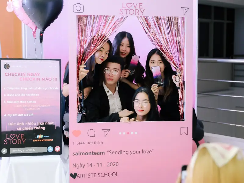 Khung check in sự kiện lễ trưởng thàng khung instagram tại Perfect