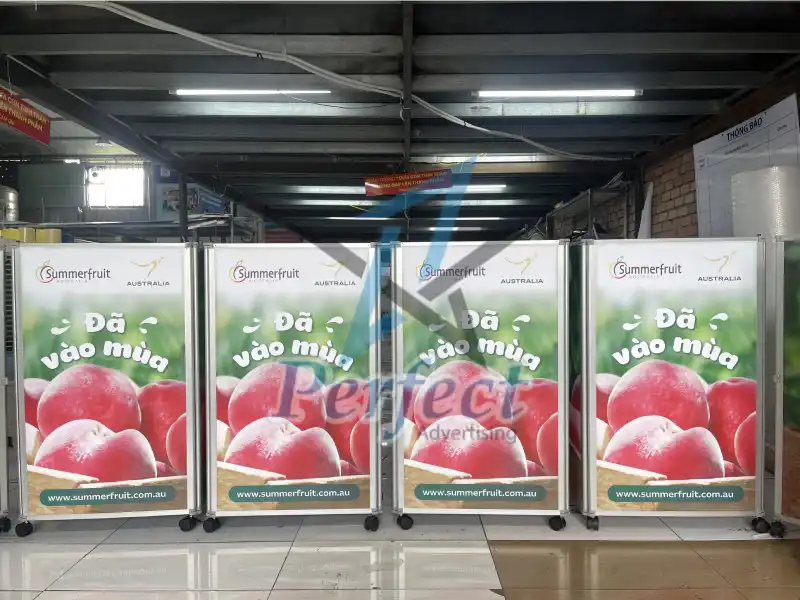 Mẫu booth siêu thị bằng nhôm có bánh xe