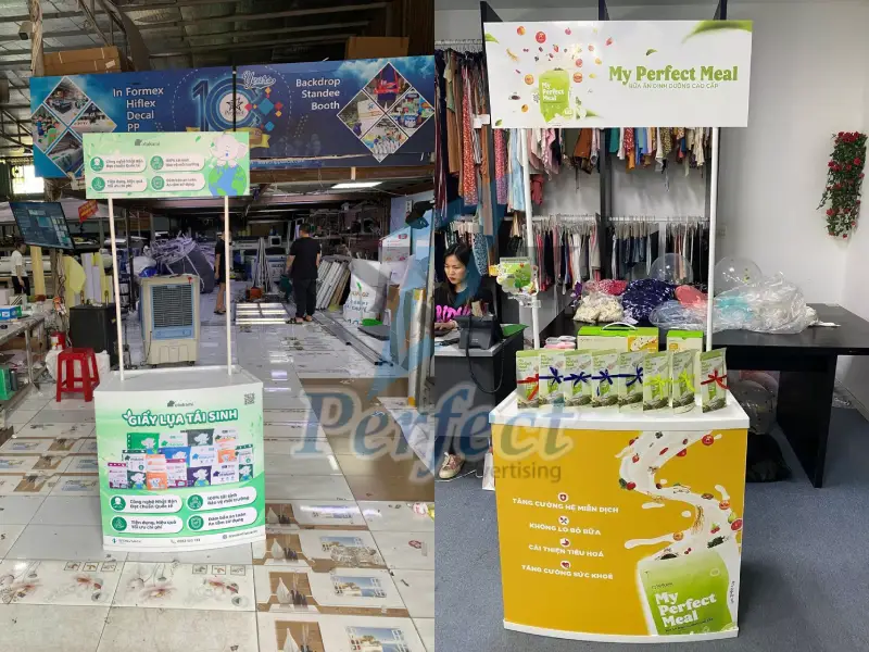 In quầy booth dạng tiêu chuẩn