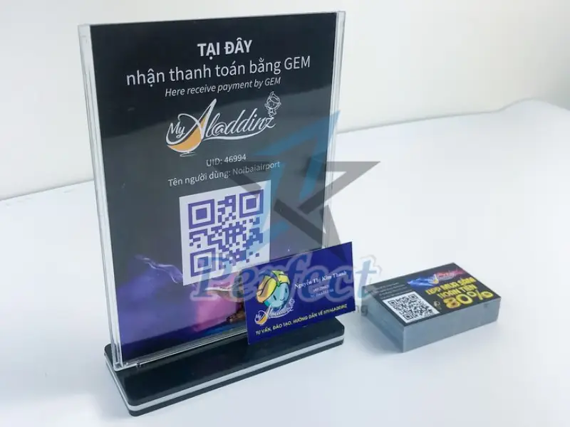 Lý do nên in standee để bàn thay vì poster truyền thống