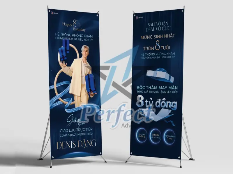 Standee chân x sang trọng
