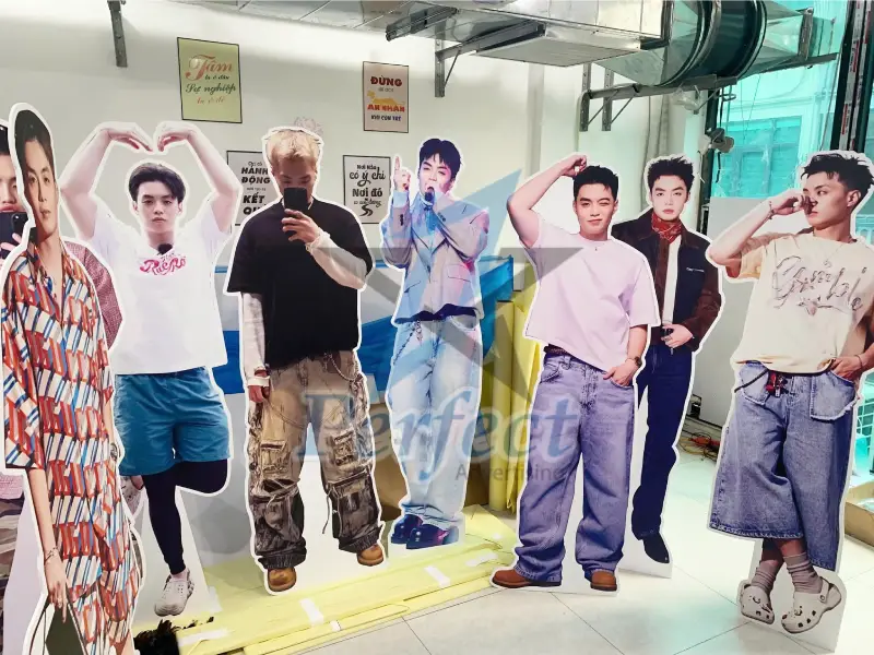 Các chất liệu dùng để in standee hình người tại Perfect