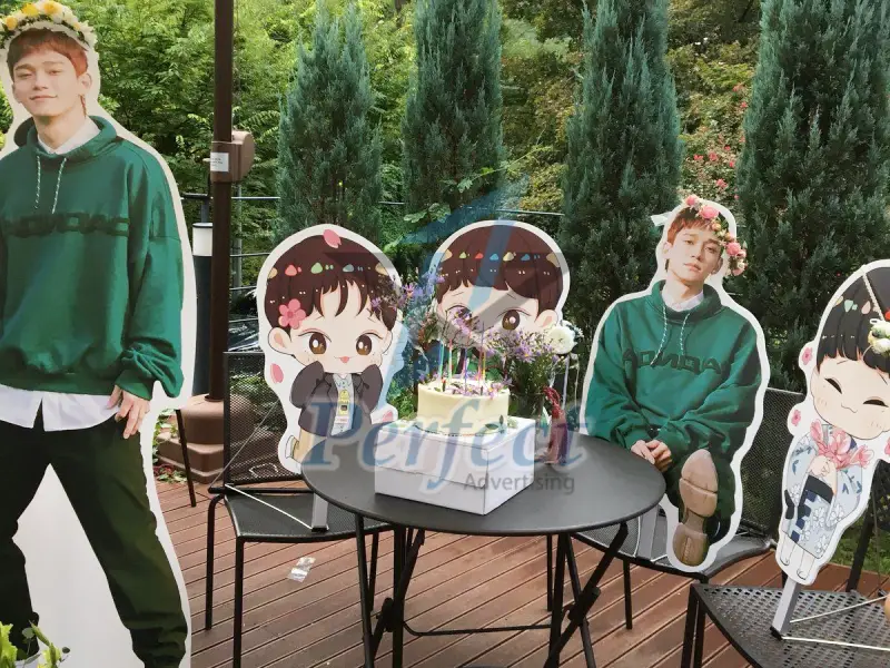 Các kích thước in standee hình người tại Perfect
