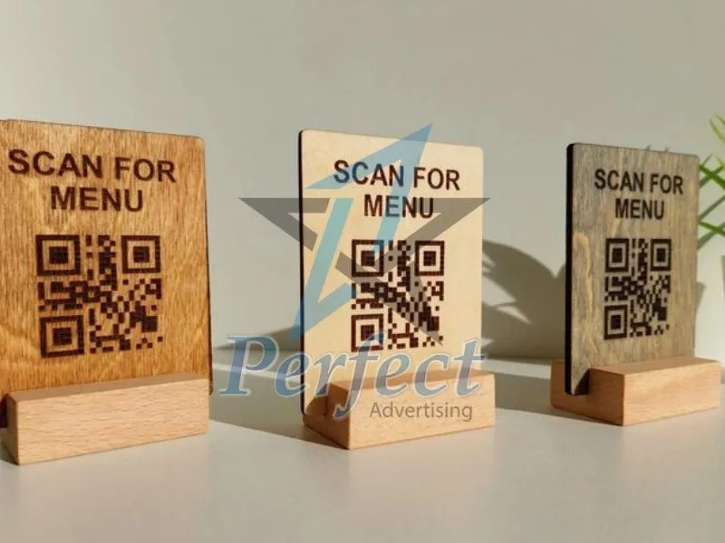 Các loại standee gỗ phổ biến trên thị trường