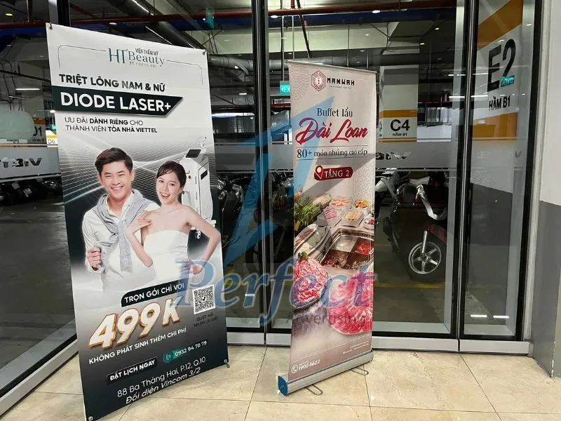 Hướng dẫn cách đặt standee cuốn nhôm chân inox 80x200 tại Perfect nhanh