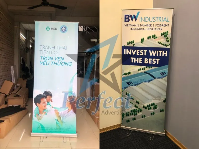 Standee cuốn nhôm chân inox 80x200 là gì