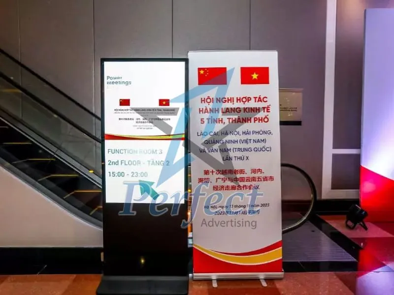Ứng dụng thực tiễn của standee điện tử đa dạng