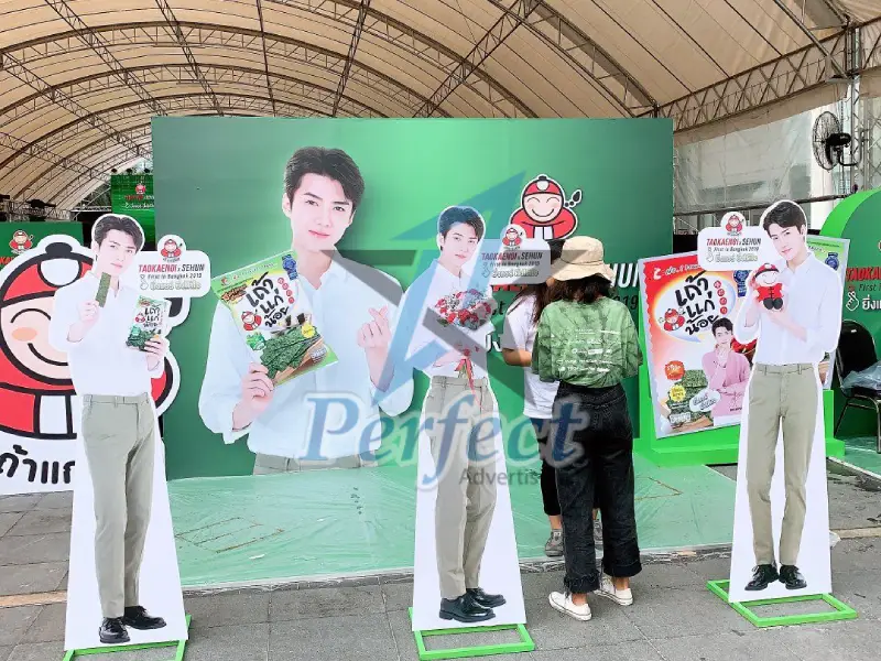 Ưu điểm của dịch vụ in standee mô hình người