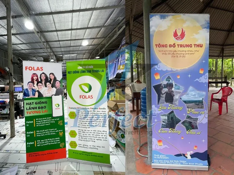 standee cuốn nhôm chân inox 80x200 cho doanh nghiệp