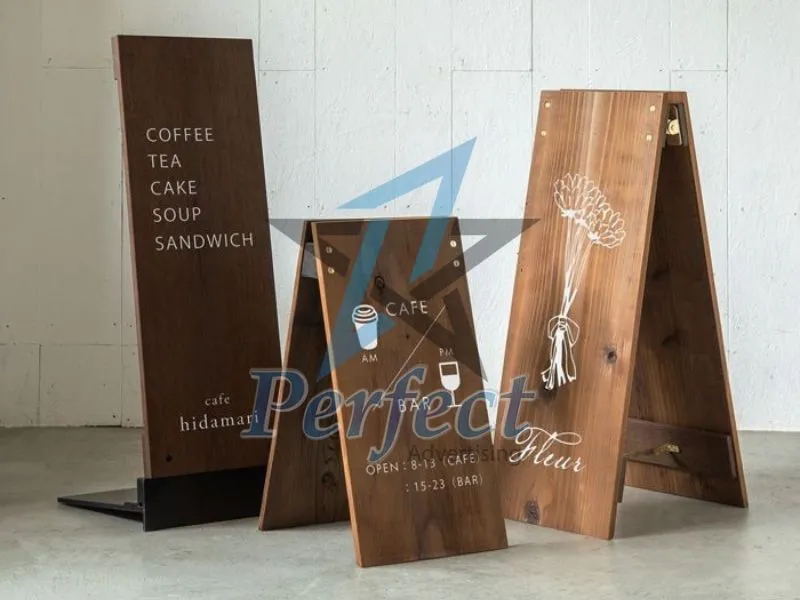 standee gỗ đẹp sang trọng