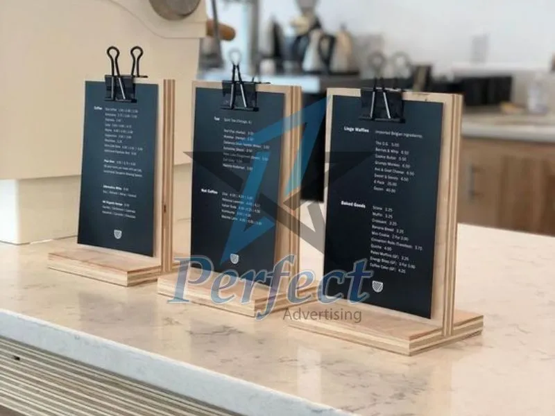 standee gỗ ứng dụng menu