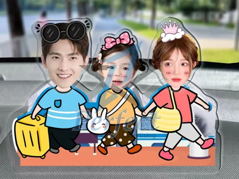 standee lắc đầu gia đình