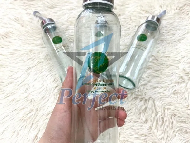 in uv trên chai thuỷ tinh ấn tượng