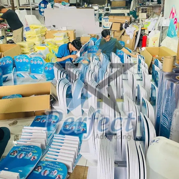 kệ trưng bày thuốc mini bằng formex