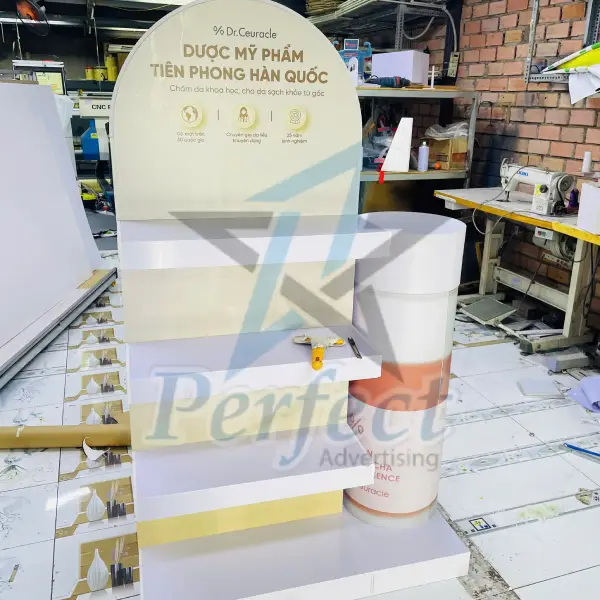 Kệ trưng bày nhiêu ngăn dược mỹ phẩm Dr. Ceuracle